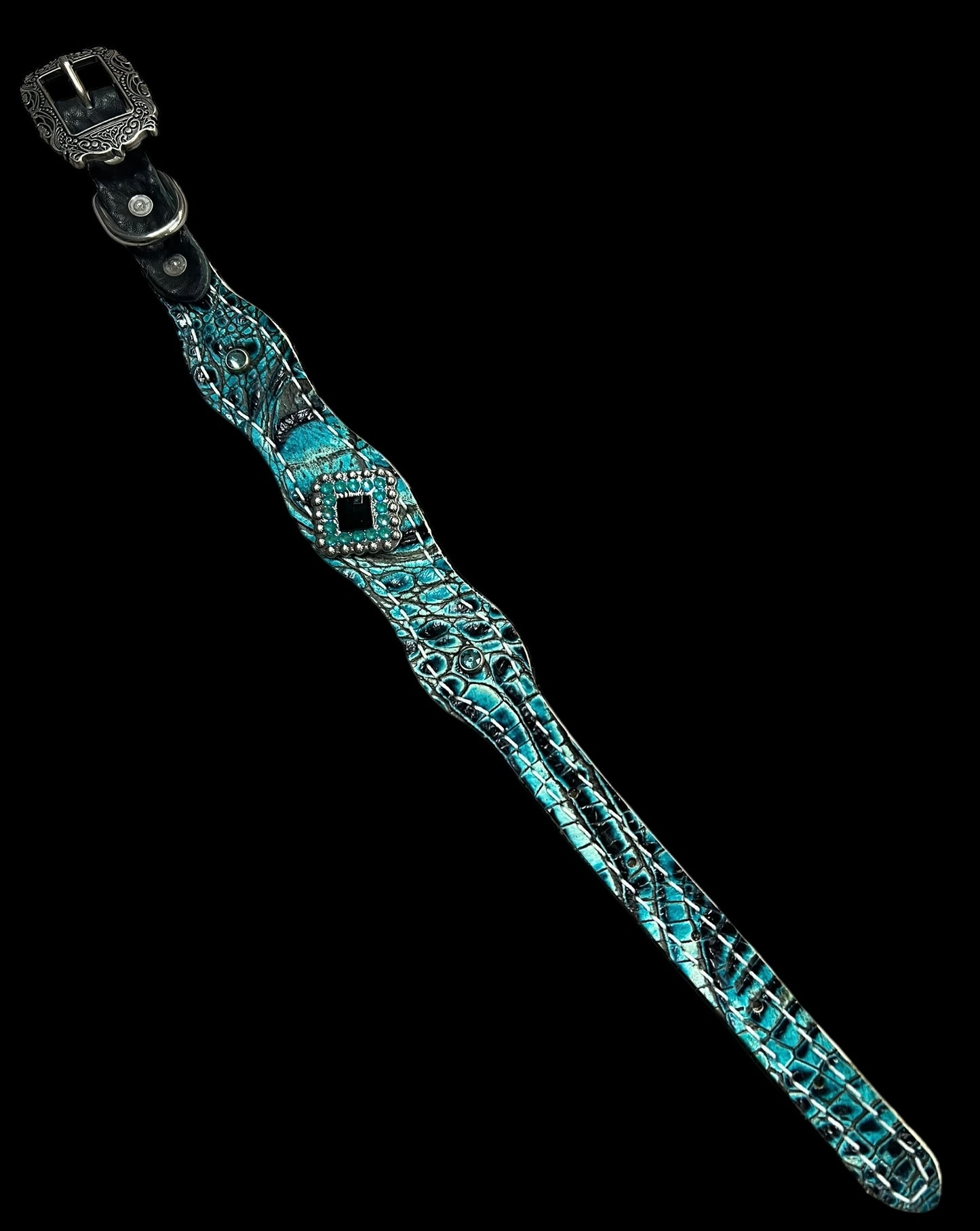 Sea turquoise gator  on medium leather