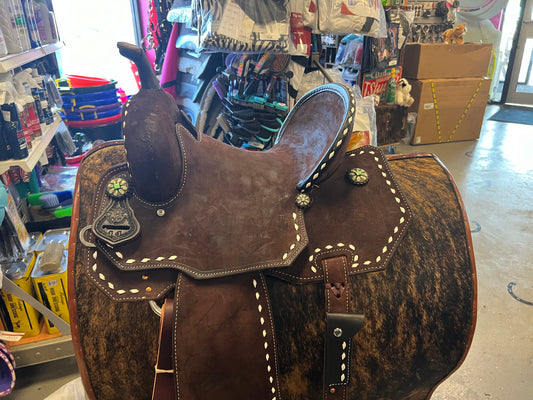 Circle L Spinal Relief Saddle with buckstitch square skirt