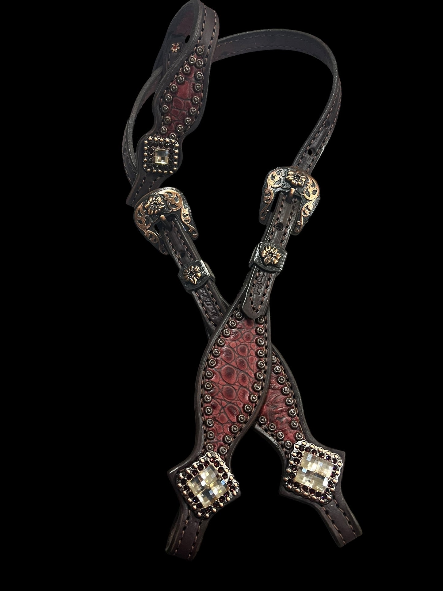 Wine gator on dark leather