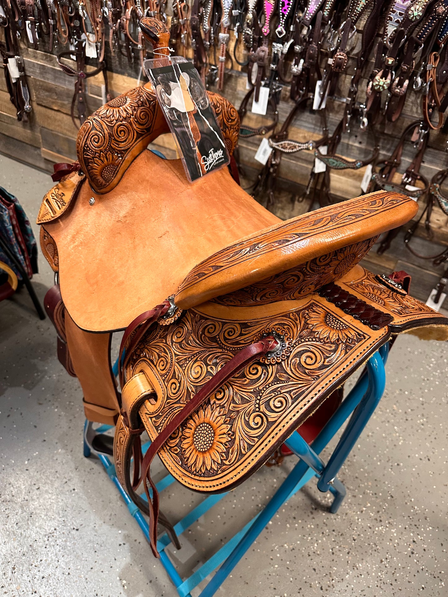 Scott Thomas 15" Barrel Saddle Sunflower